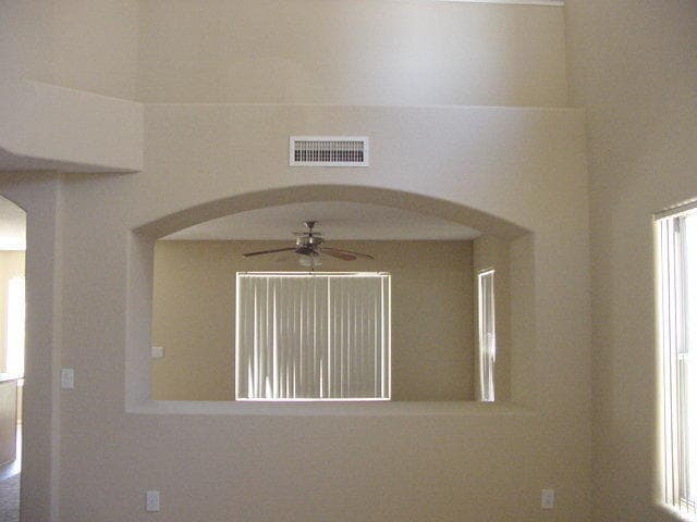 Foto del edificio - 2 STORY HOME IN CRYSTAL GARDENS!