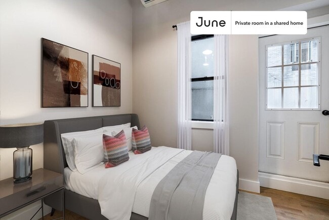 Private bedroom in 6 bed/6.5 bath Home - Private bedroom in 6 bed/6.5 bath Home