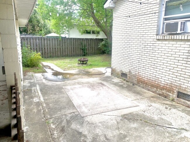 Building Photo - 402 Columbus Dr