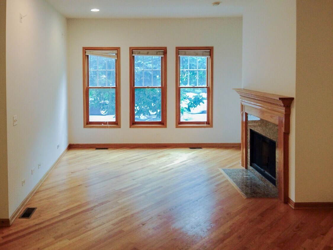 Primary Photo - 1321 W Belmont Ave