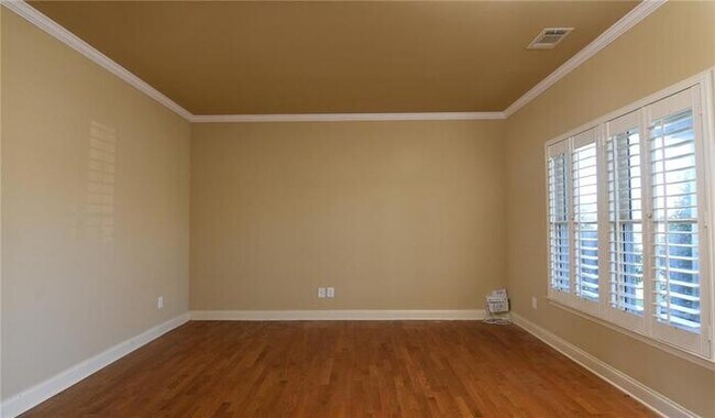 Foto del edificio - A stunning 5-bedroom, 4-bathroom home in B...