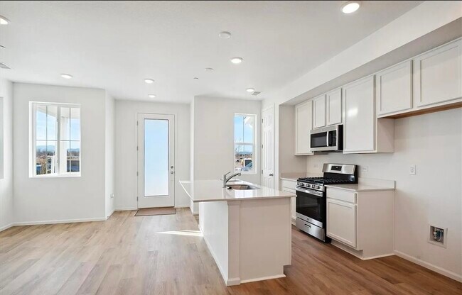 Building Photo - 2875 Taryn St