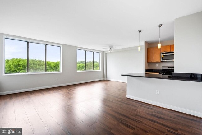 Foto del edificio - 6621 Wakefield Dr