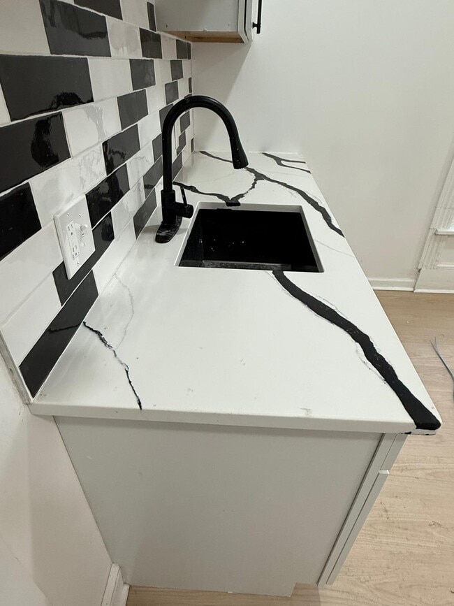 Foto del edificio - 1447 W 101st St