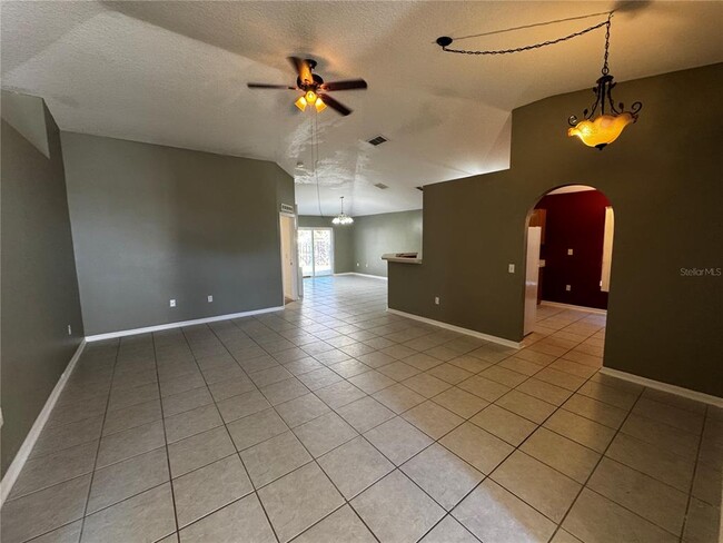 Building Photo - 1043 Vanderbilt Dr