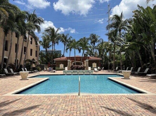 Foto del edificio - 616 Clearwater Park Rd
