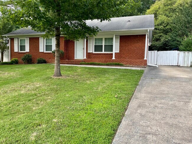Building Photo - 819 Markwell Dr