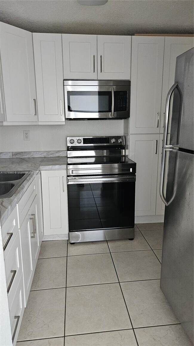 Foto del edificio - 9320 Fontainebleau Blvd