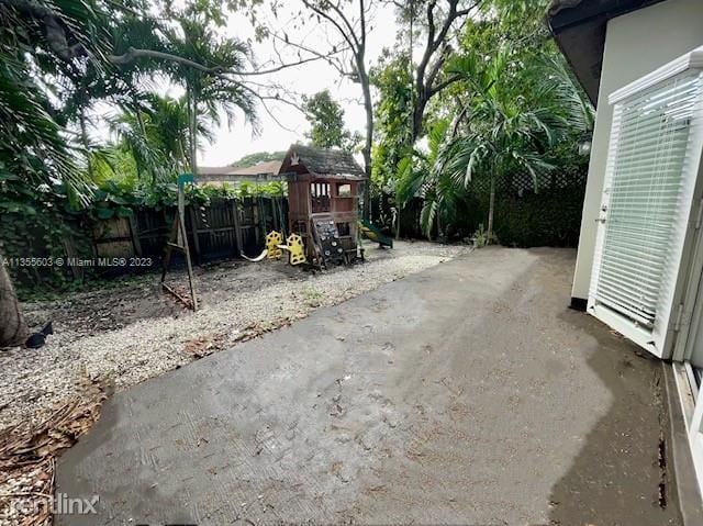 Building Photo - 3 br, 2.5 bath House - 4050 SW 11th St # 4050