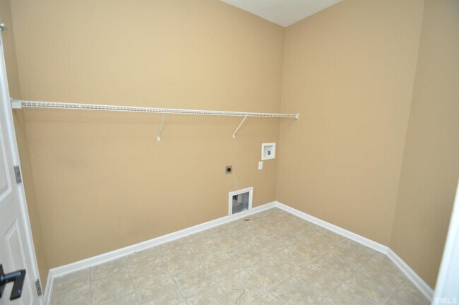 Foto del edificio - 248 N Honey Springs Ave