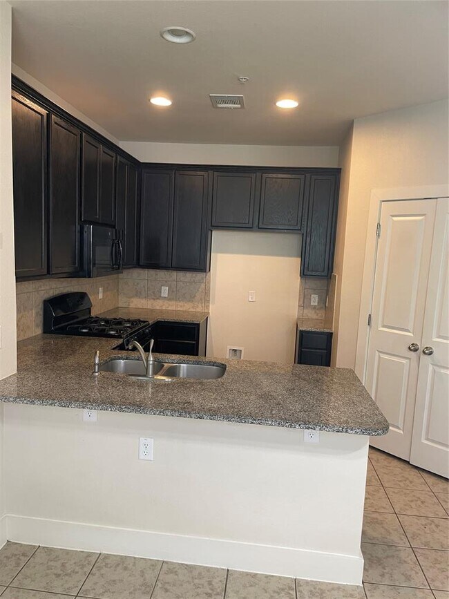 Foto del edificio - 2212 Creekside Ln