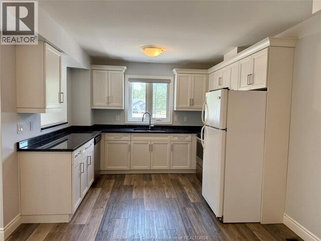 Building Photo - 204 Beechwood Dr