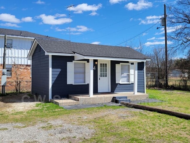 Building Photo - 1901 E Highway 276