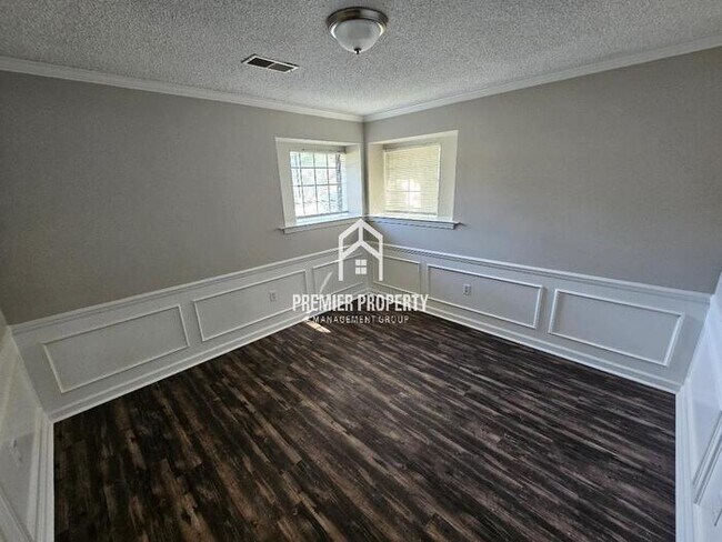 Foto del edificio - 6241 Scarletcrest Ln
