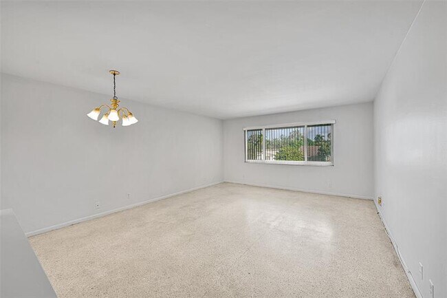 Foto del edificio - 2624 NE 32nd St