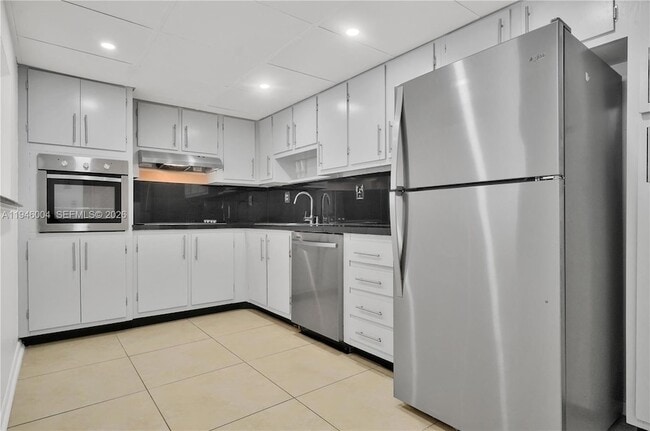 Foto del edificio - 19380 Collins Ave