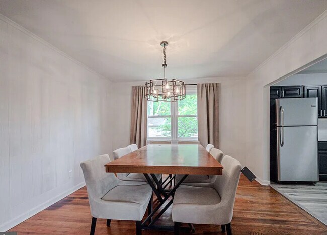 Dining Rm - 409 S Lynn Dr