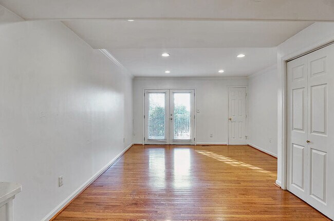 Building Photo - 1338 34th St S