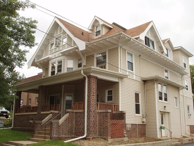 Building Photo - 219 6th Ave SW