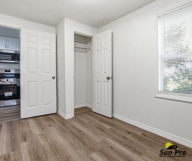 Building Photo - 215 Live Oak Ave