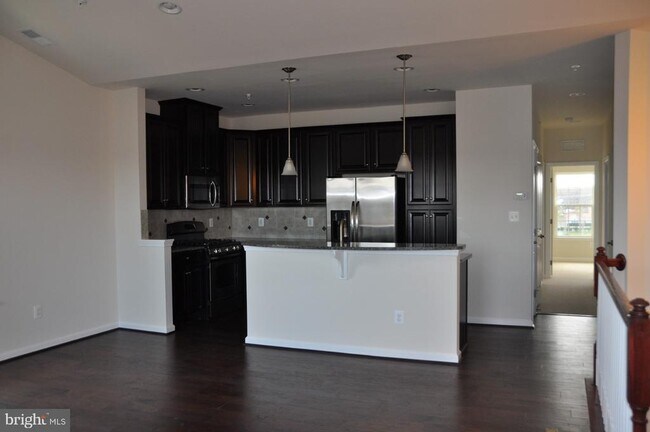 Building Photo - 42577 Burbank Terrace