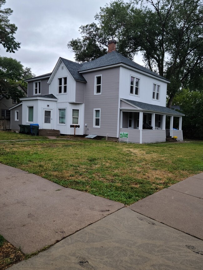 Building Photo - 946 E Whitman St