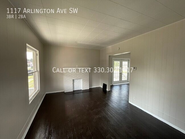 Building Photo - Three bedroom one bathroom home for rent