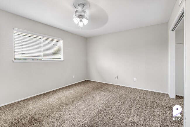 Building Photo - 7615 Grahamcrest Dr
