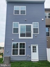 Building Photo - 448 Husky Trl