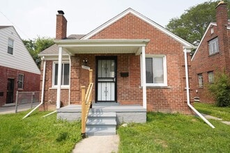 Building Photo - 10007 Warwick St