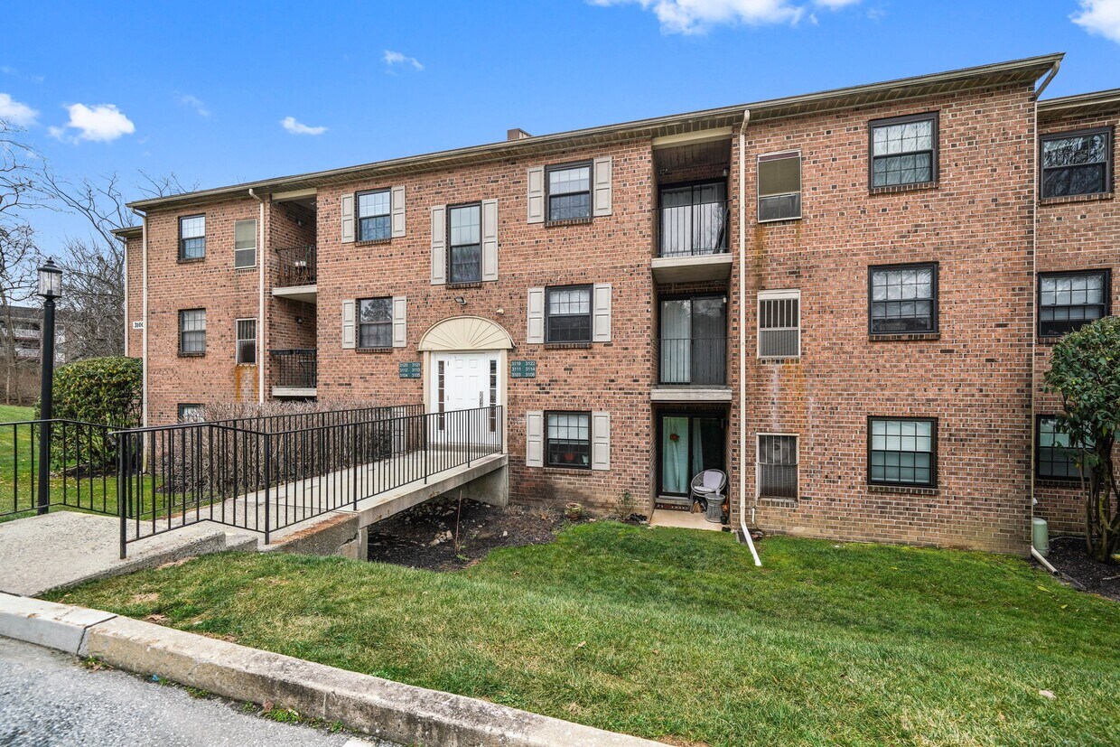 Primary Photo - 1419 Valley Dr