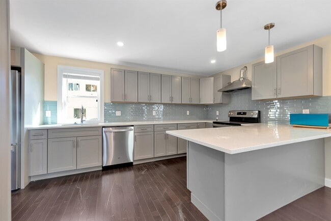 Building Photo - 43 Wright Ave