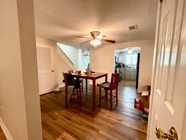 Building Photo - 307 Walnut St