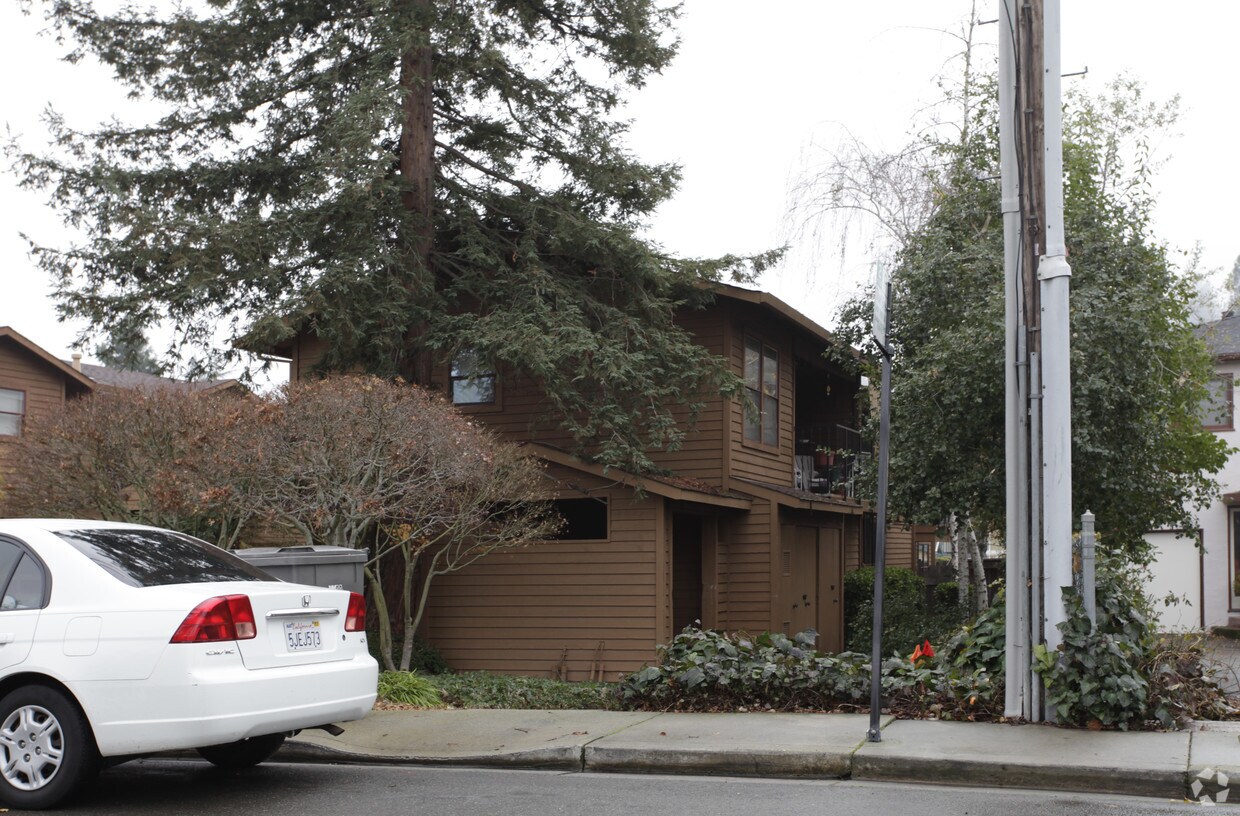 Building Photo - 3619 Bickerstaff Rd