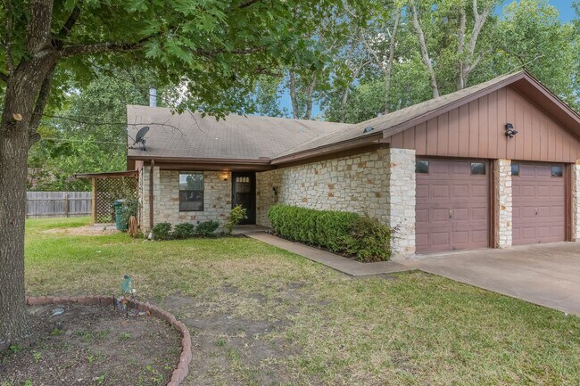 Foto del edificio - Spacious 2/1 Duplex in Central Taylor, Tx