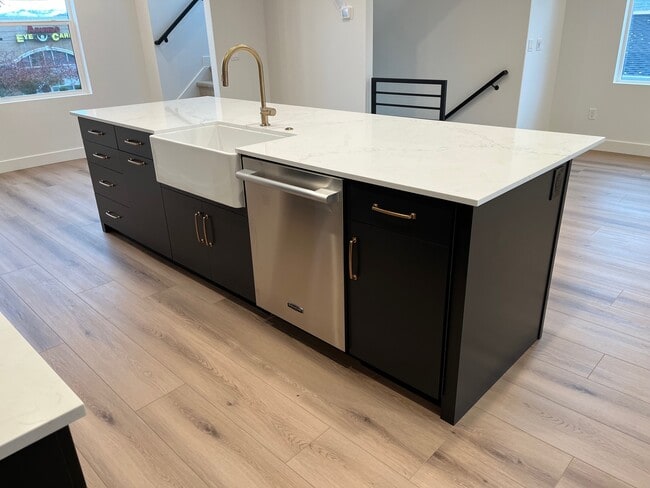 Kitchen - 569 E 7215 S