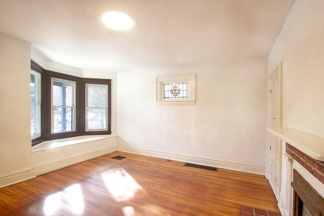 Building Photo - 319 Franklin Ave