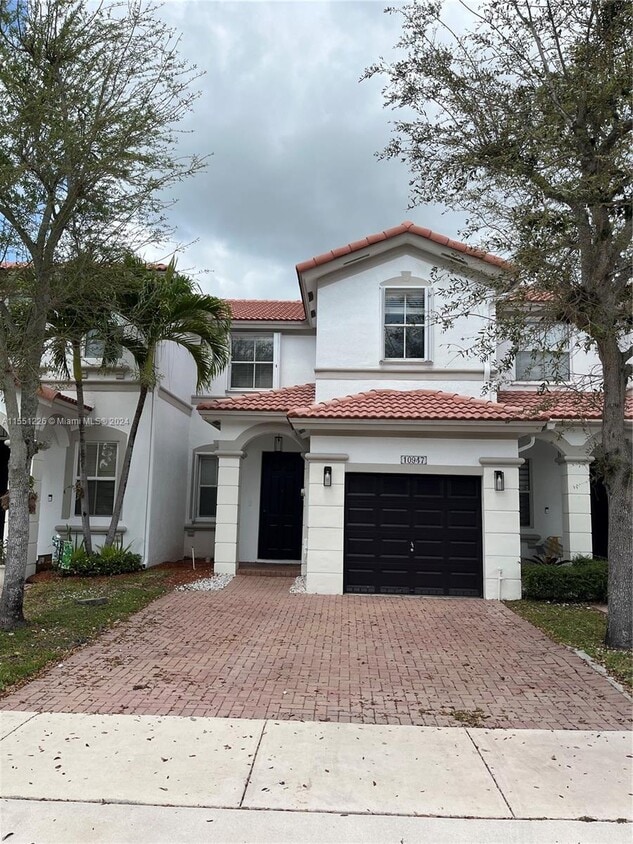 Foto principal - 10947 NW 79th St