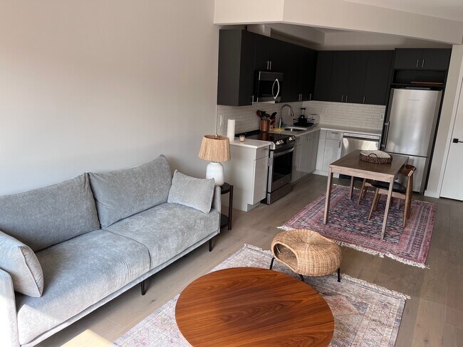 Foto del edificio - 1390 Putnam Ave