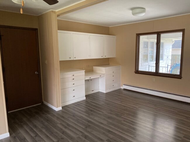 Building Photo - 504 E Main St