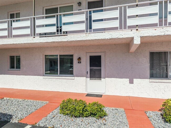 Foto del edificio - 1100 Martinique Dr