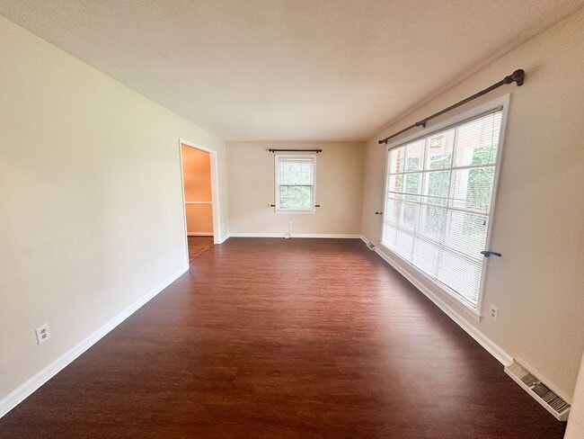 Photo - Beautiful Waterfront 4-Bedroom Home in Pir...