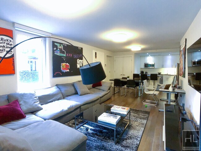 Building Photo - 1 Bed / 1 Bath w/ 737 Sqft & Balcony