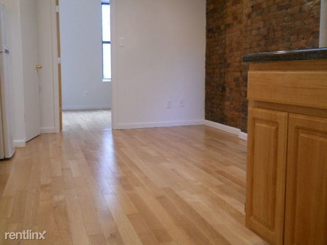 Building Photo - 530 E 5th St