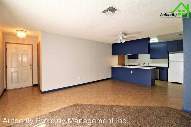 Building Photo - 2 br, 1.5 bath House - 2815 Redbud Lane