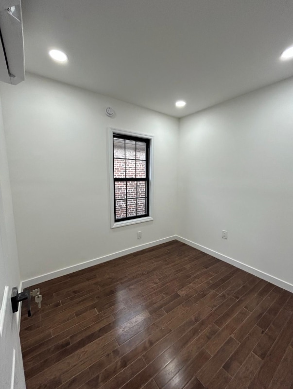 Building Photo - 87 E 37th St
