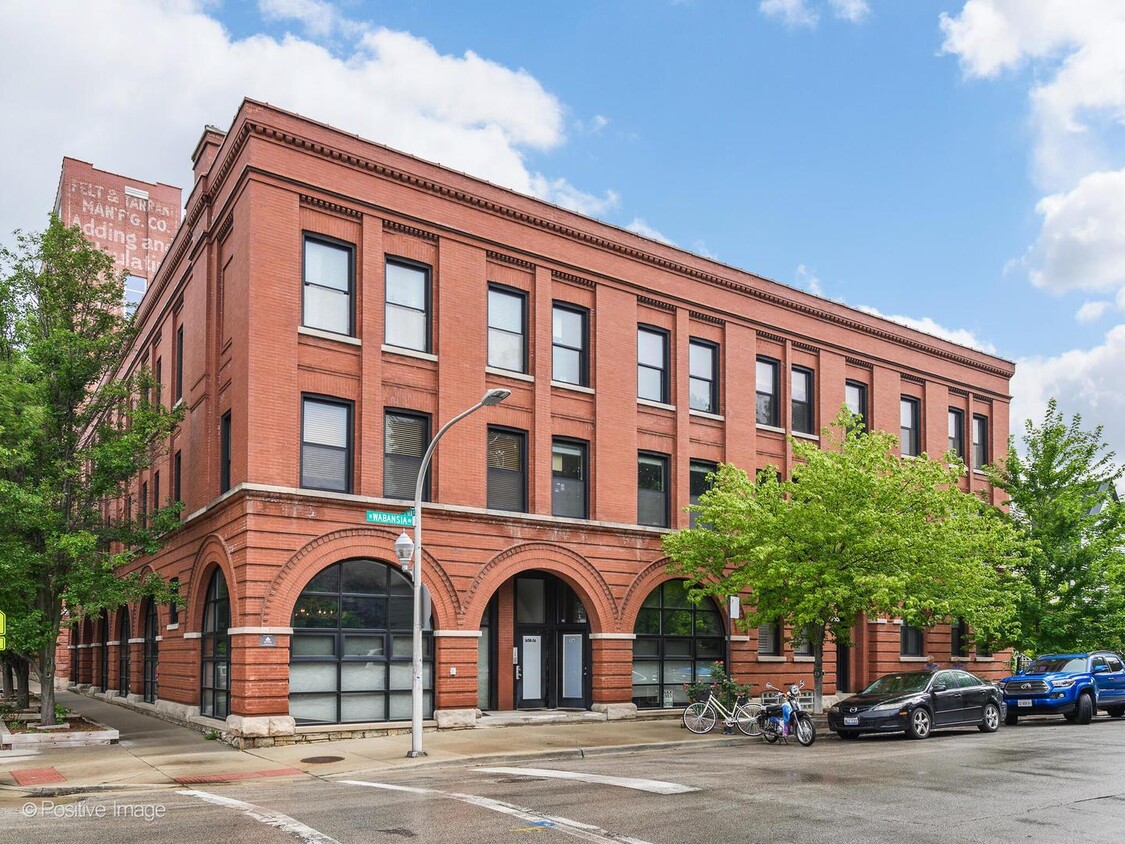 Primary Photo - 1658 W Wabansia Ave