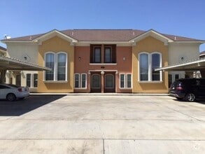 Building Photo - 1306 W Kiwi Ave