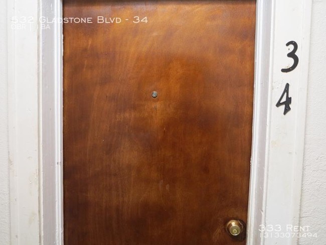Building Photo - Hardwood floors close to the city!