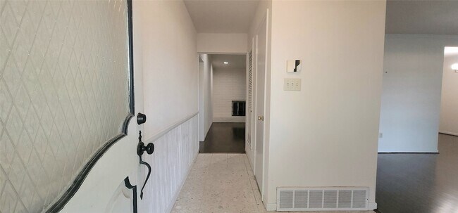 Foto del edificio - 5624 Woodway Dr